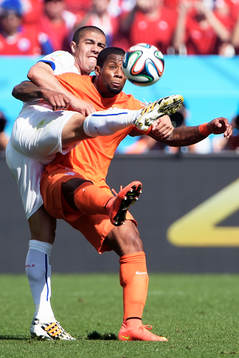 Hollands Jeremain Lens och Chiles Francisco Silva