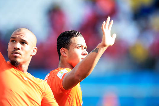 Hollands Nigel de Jong och Memphis Depay jublar