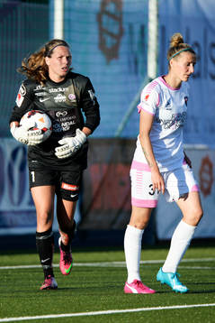 Jitex målvakt Jennifer Falk och Rosengårds Anja Mittag