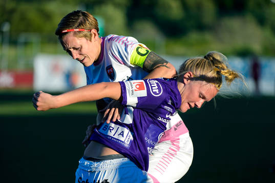 Närkamp mellan Rosengårds Therese Sjögran och Jitex