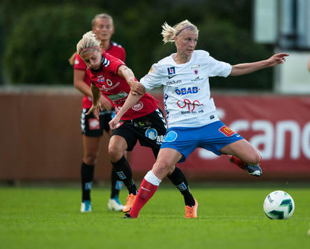 Kristianstads Therese Björck tar tag i Örebros Sanna