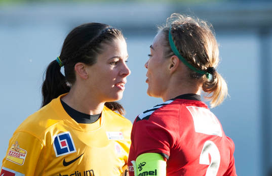 Örebros målvakt Stephanie Labbe och Kristianstads