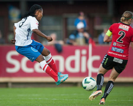 Örebros Ogonna Chukwudi i matchen i damallsvenskan mellan