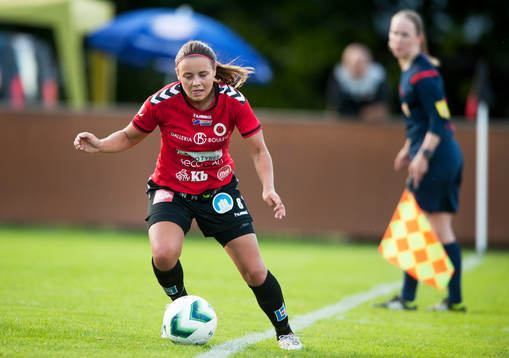 Kristianstads Alice Nilsson räddar bollen