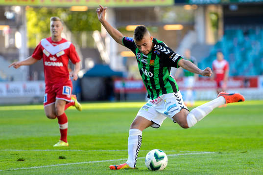 GAIS Malkolm Moenza laddar för skott