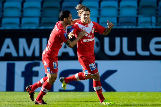 Assyriskas Fredrik Holster jublar
