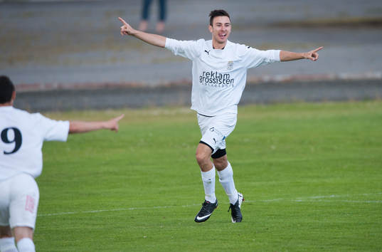 Sölvesborg jublar i matchen i division 3 mellan IFK