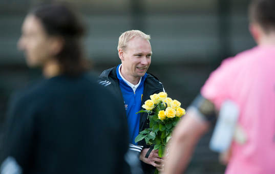 IFK Hässleholms ordförande Åke Jönsson avtackar