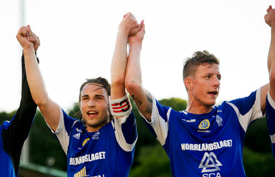 GIF Sundsvalls Kevin Walker och Johan Eklund jublar