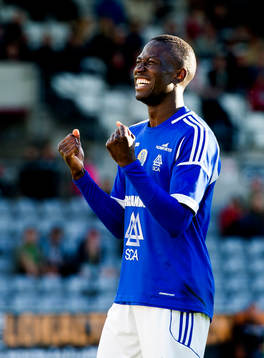 GIF Sundsvalls Pa Dibba har gjort 0-2 och jublar