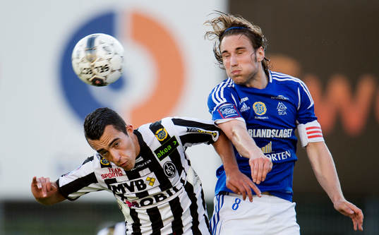 Landskronas Paul Torres och GIF Sundsvalls Kevin Walker