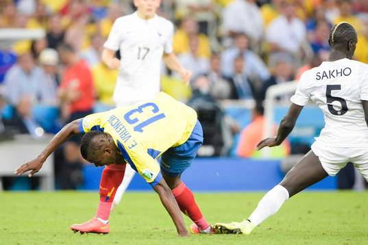 Ecuadors Enner Valencia viker foten