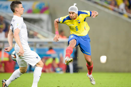 Ecuadors Cristhian Noboa skjuter