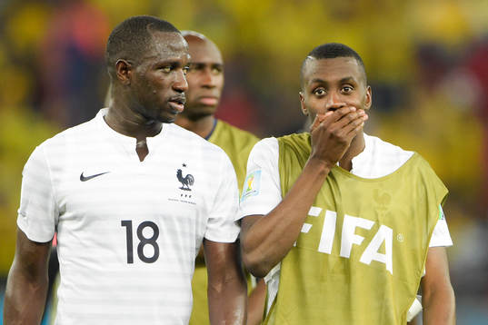 Frankrikes Moussa Sissoko och Blaise Matuidi deppar