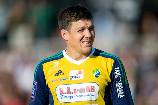 Ljungskiles Hannes Stiller innan fotbollsmatchen i