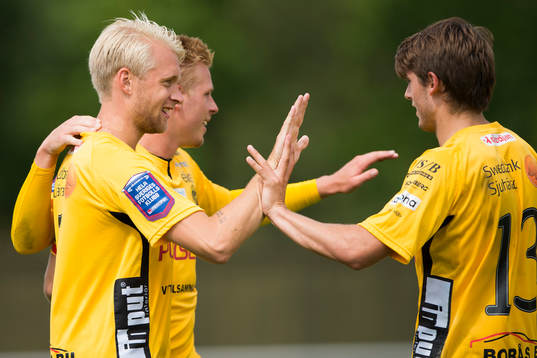Elfsborgs Johan Larsson jublar