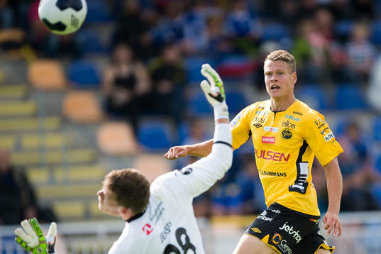 Elfsborgs Viktor Claesson lobbar över