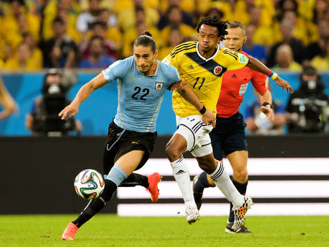 Uruguays Martin Caceres och Colombias Juan Cuadrado