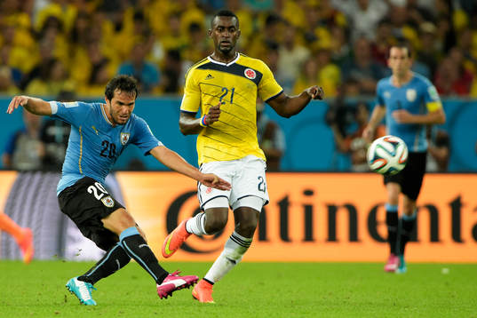 Uruguays Alvaro Gonzalez och Colombias Jackson Martinez