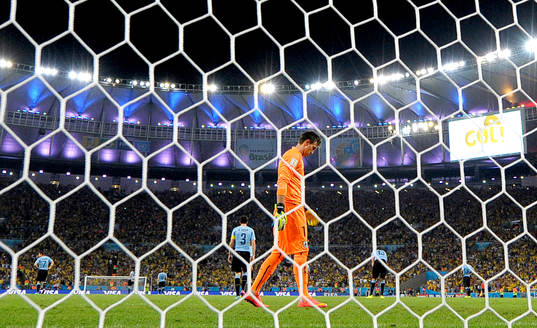 Uruguays målvakt Fernando Muslera deppar