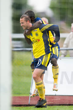 Ängelholms Samuel Monday (th) jublar