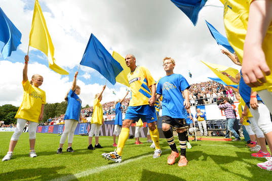 VM-laget 1994s Henrik Larsson gör entré