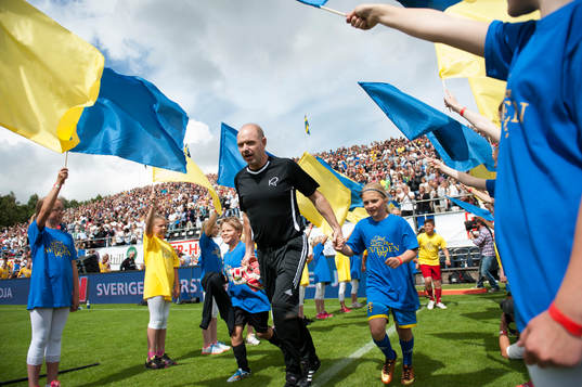 Thomas Ravelli gör entré i jubileumsmatchen VM-laget 1994