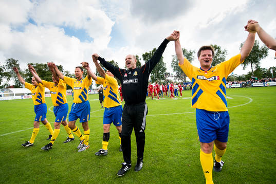 VM-laget 1994s Stefan Schwarz och målvakt Thomas Ravelli