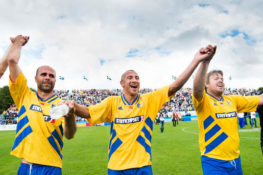 VM-laget 1994s Teddy Lucic (tv), Henrik Larsson (m) och