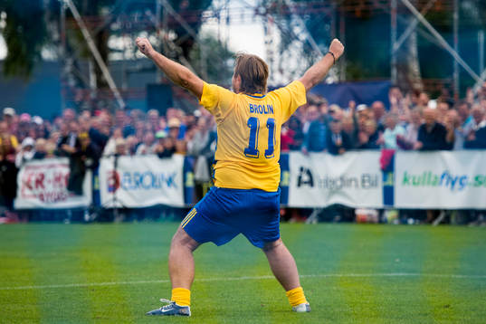 VM-laget 1994s Tomas Brolin jublar