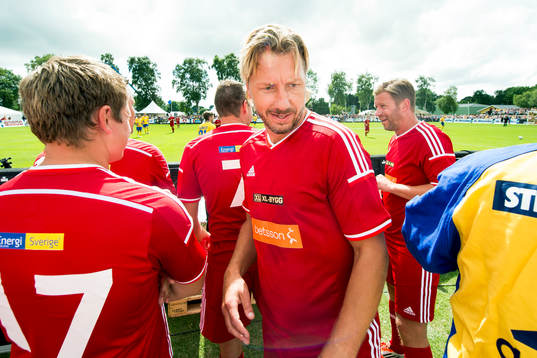 Motståndarlagets Jesper Jansson