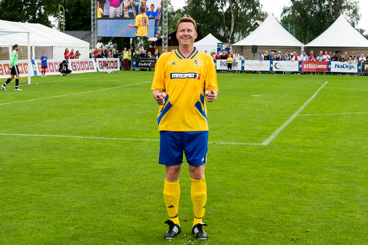 VM-laget 1994s Kennet Andersson jublar