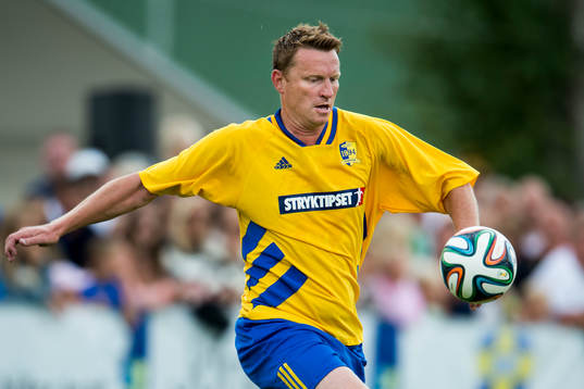 VM-laget 1994s Kennet Andersson med bollen