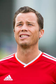 Motståndarlagets Daniel Andersson