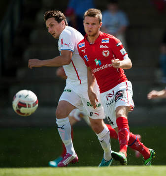 Helsingborgs Ardian Gashi och Kalmars Måns Söderqvist i