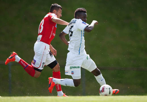 Kalmars Emin Nouri och Helsingborgs David Accam i