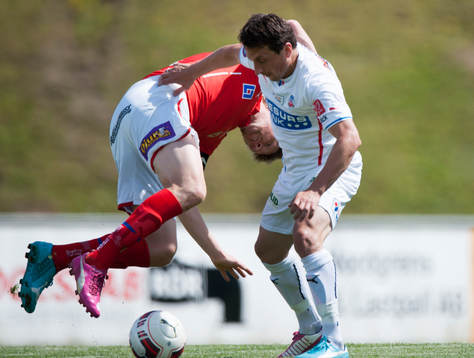 Helsingborgs Ardian Gashi borttar ner en Kalmar-spelare i