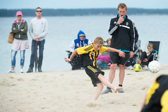 IFK Hässleholms Isak Holmberg pojkar födda 2002 i en match