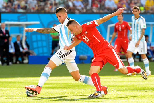 Schweiz Josip Drmic och Argentinas Marcos Rojo