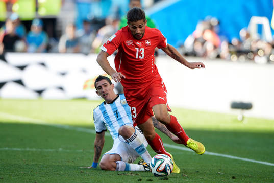 Argentinas Angel Di Maria och Schweiz Ricardo Rodriguez