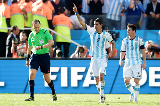 Argentinas Angel Di Maria och Lionel Messi jublar