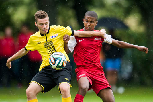 Västergötlands Arlind Kutllovci (tv)