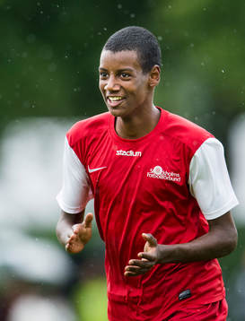 Stockholms Alexander Isak jublar