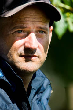 Sveriges förbundskapten P15/99 Magnus Wikman tittar på