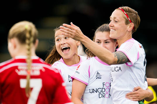 Rosengårds Alexandra Riley (tv), Ramona Bachmann (m) och