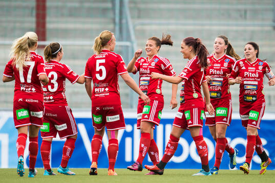 Piteås spelare jublar