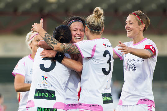 Rosengårds Katleen Radtke jublar (m) med laget