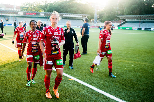 Piteås spelare deppar när de lämnar planen