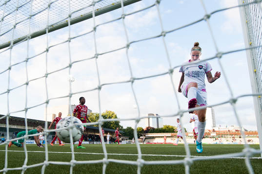 Rosengårds Anja Mittag gör 5-1 i öppet mål