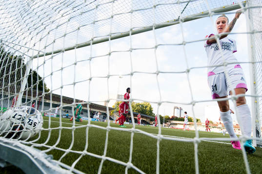 Rosengårds Anja Mittag gör 5-1 i öppet mål